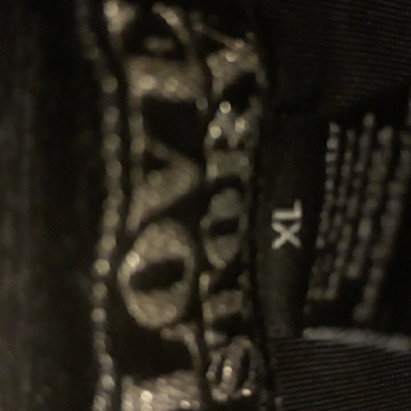 XL Black Velor Cap Sleeve Criss-Cross V-Neck Pullover - Picture 2 of 3